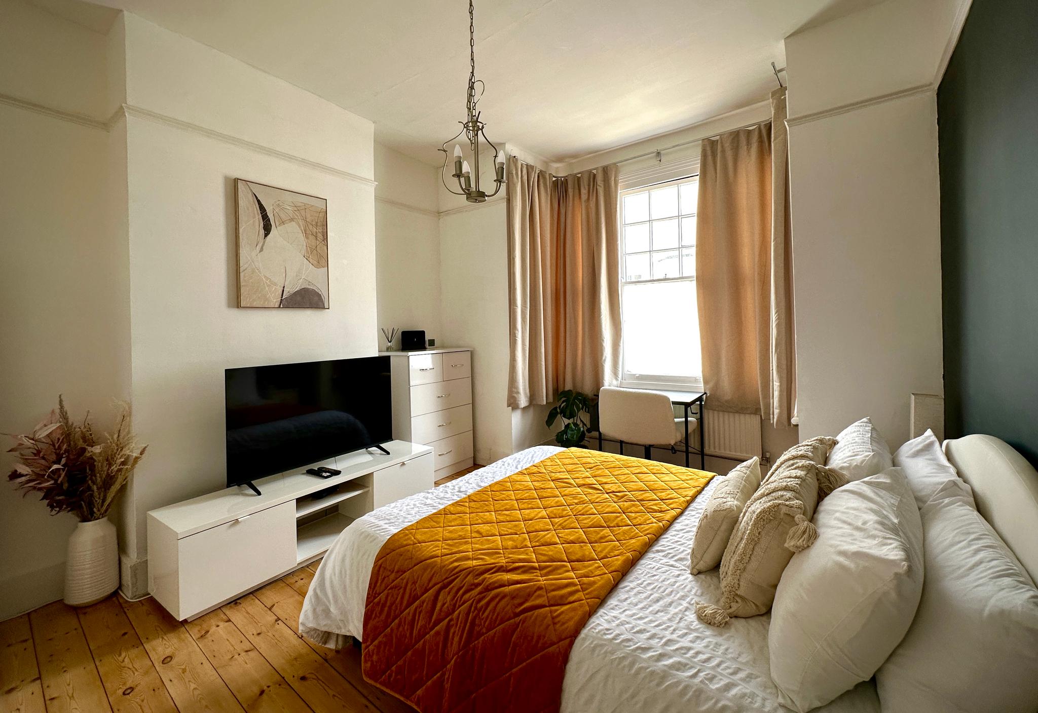 Fulham Tranquil 2BD King Bed Home w/ Parking & Gdn6