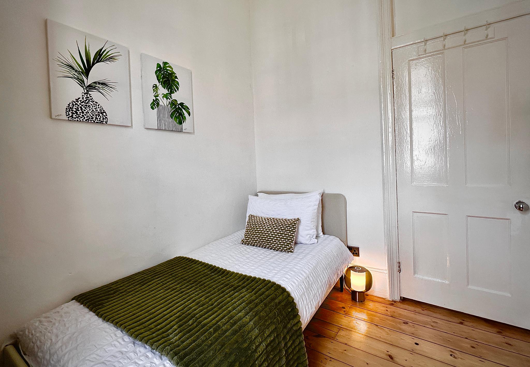 Fulham Tranquil 2BD King Bed Home w/ Parking & Gdn4