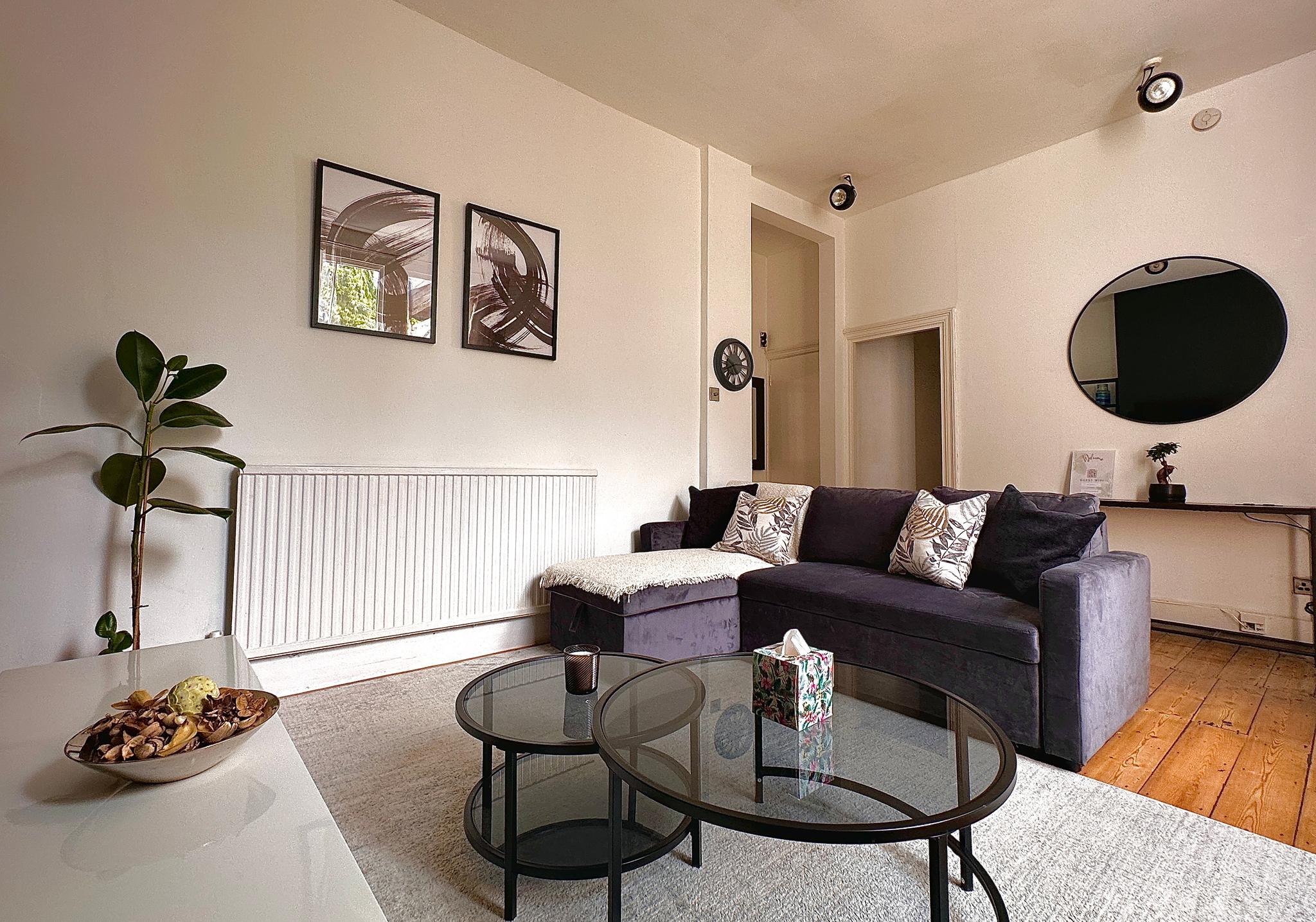 Fulham Tranquil 2BD King Bed Home w/ Parking & Gdn1