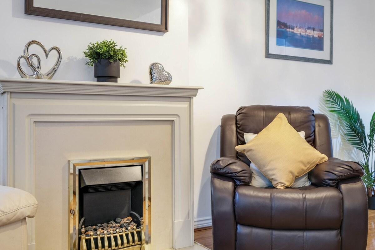 Delightful 4 bedroom House Thamesmead West5