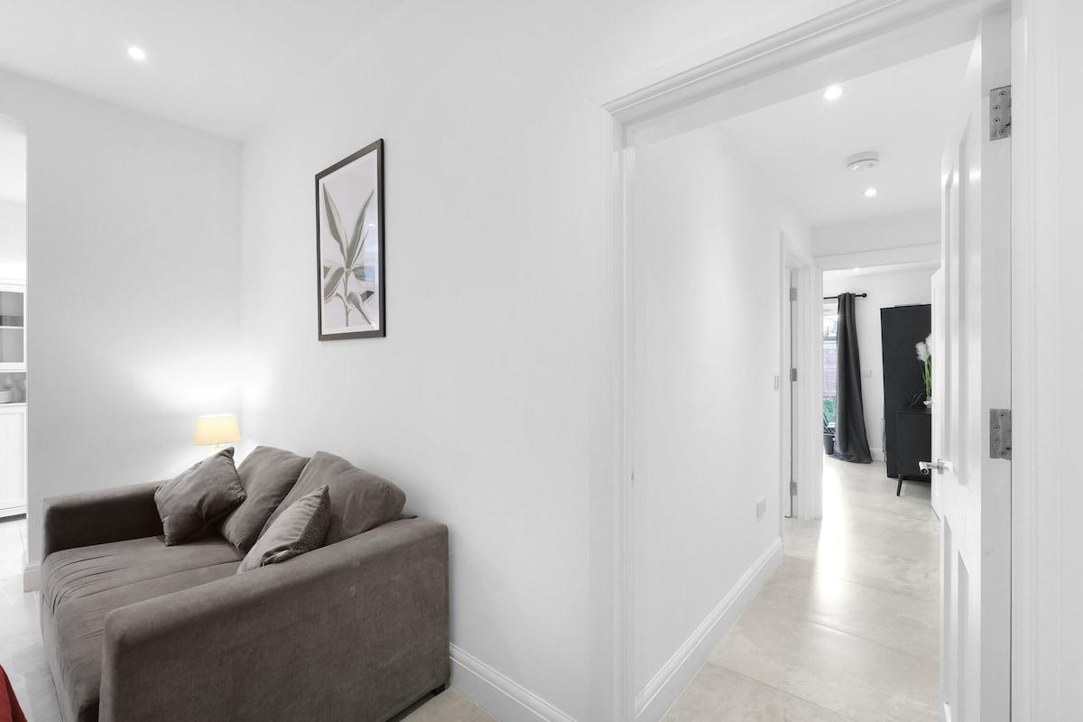 Modern 4 Beds Apt. in London with Parking + Garden5