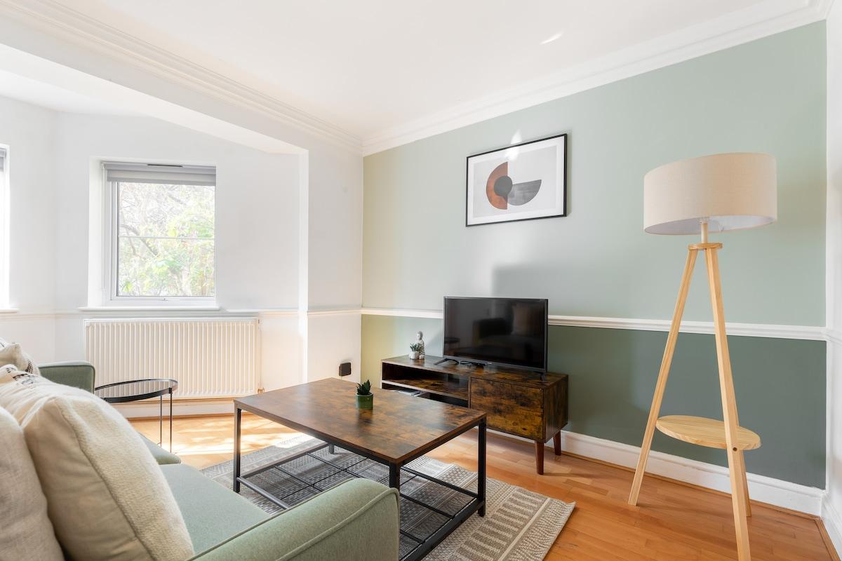 Modern 2 Bed | Sleeps 7, Ground Floor with Parking1