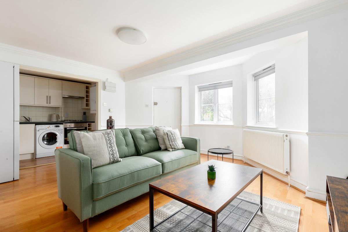 Modern 2 Bed | Sleeps 7, Ground Floor with Parking2