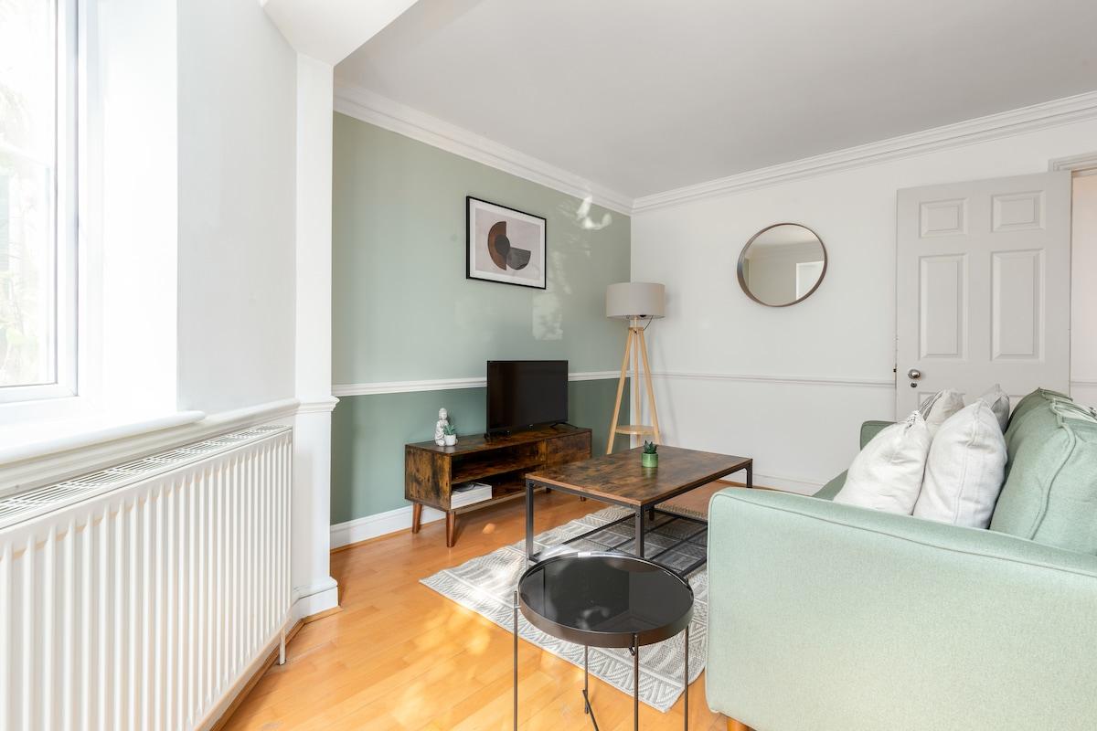 Modern 2 Bed | Sleeps 7, Ground Floor with Parking4