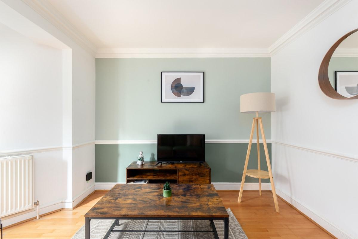 Modern 2 Bed | Sleeps 7, Ground Floor with Parking5