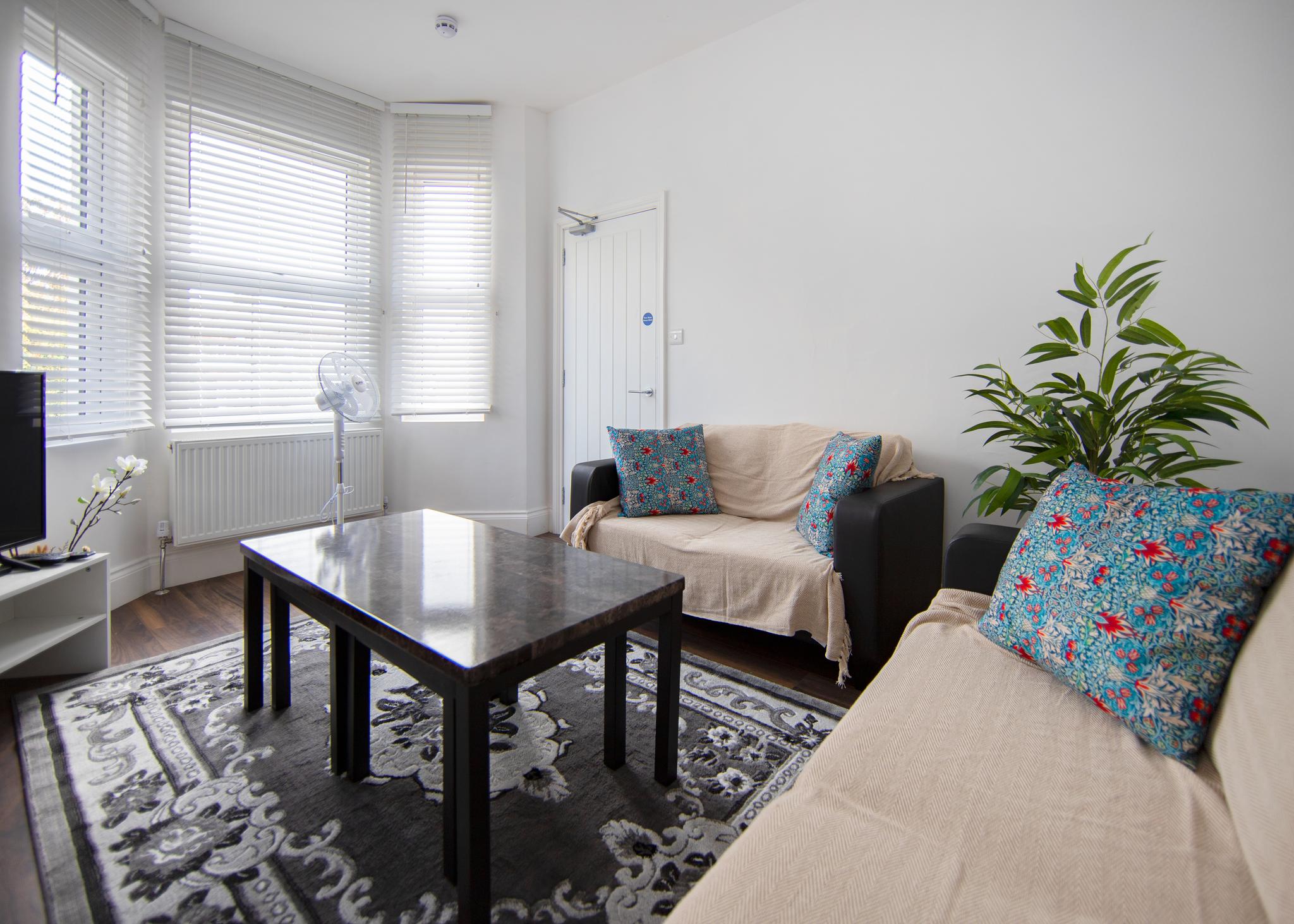 Spacious 4BR Home Near Elizabeth Line & O23