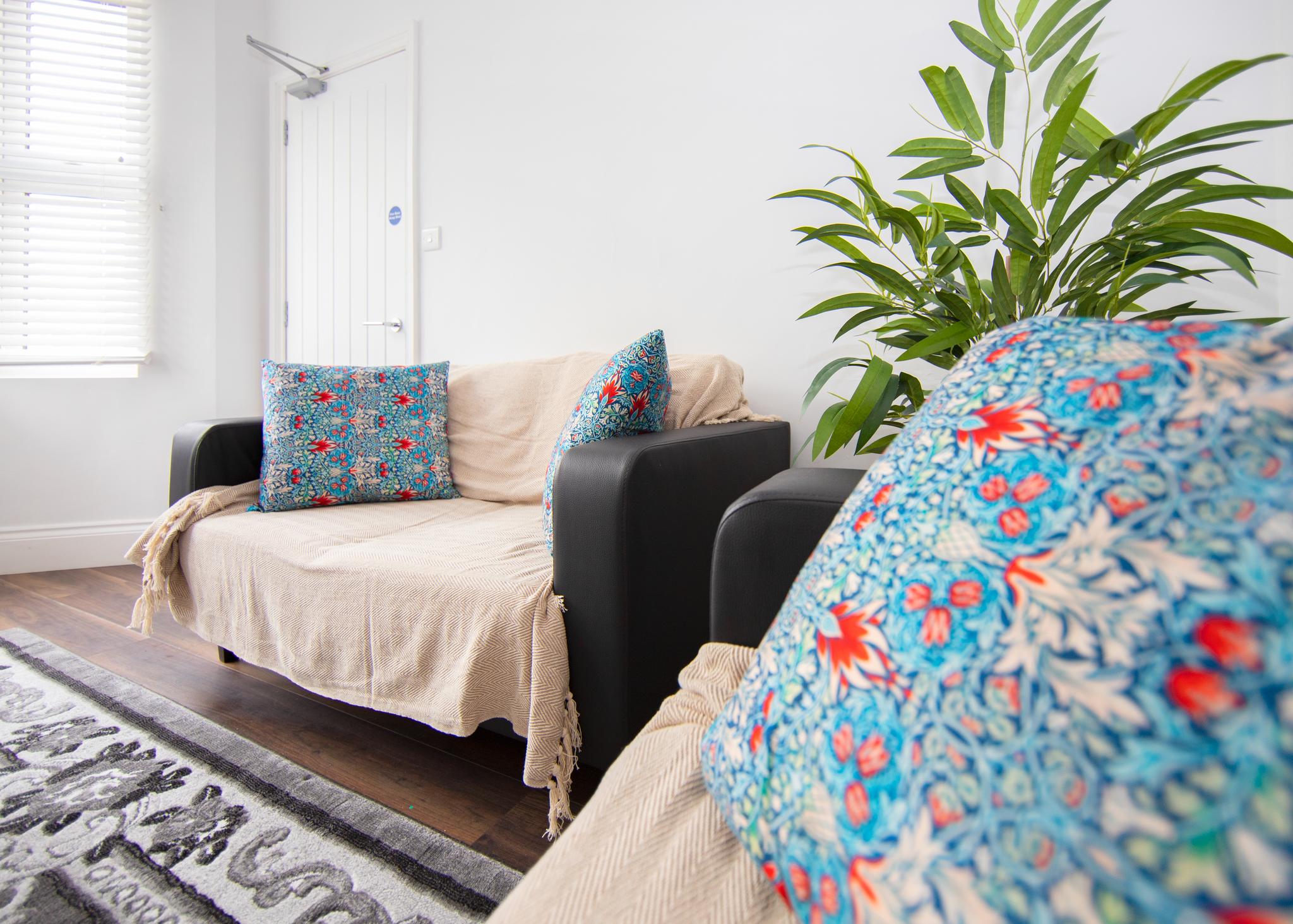 Spacious 4BR Home Near Elizabeth Line & O26