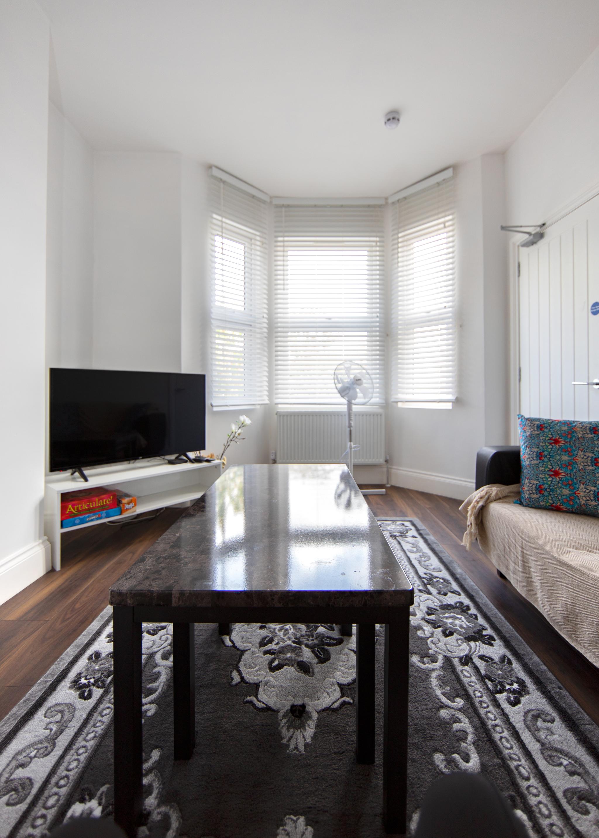 Spacious 4BR Home Near Elizabeth Line & O24