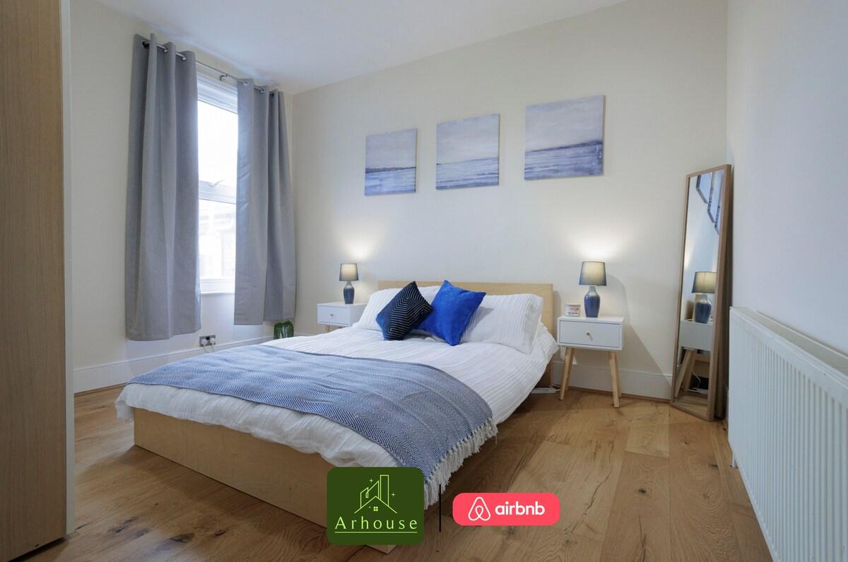 Large & Beautiful 3 Bed in Kensal Rise w Parking4